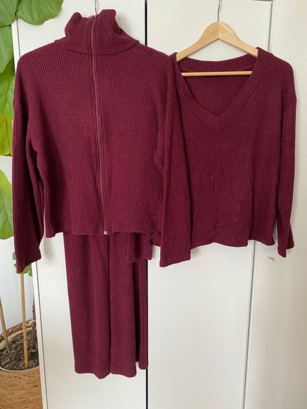 Bunddle 4 Pieces From Mimz Sweater, Pants, Cardigan, Skirt Size Medium